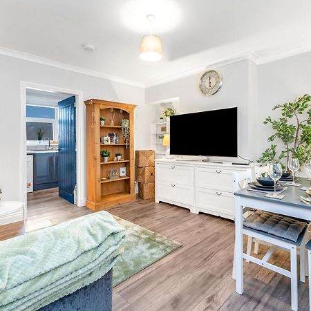 Modern & Spacious 2 Bedroom House - Free Parking - Front & Back Garden - Private Main Door Entrance Édimbourg Extérieur photo