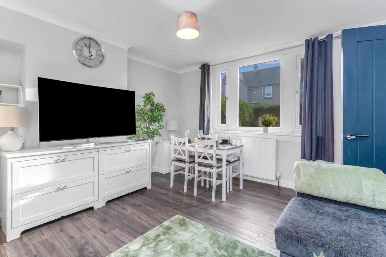 Modern & Spacious 2 Bedroom House - Free Parking - Front & Back Garden - Private Main Door Entrance Édimbourg Extérieur photo