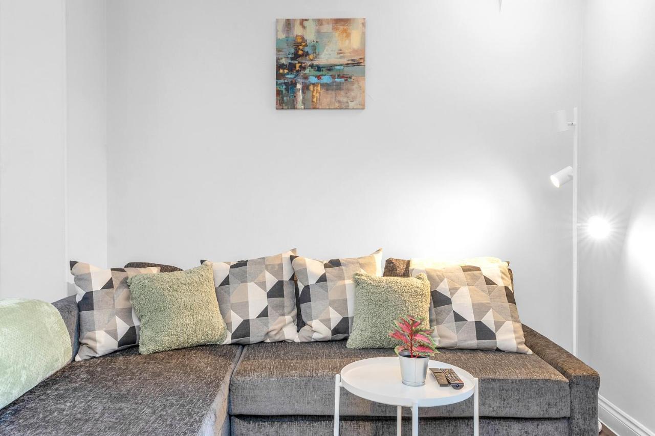 Modern & Spacious 2 Bedroom House - Free Parking - Front & Back Garden - Private Main Door Entrance Édimbourg Extérieur photo