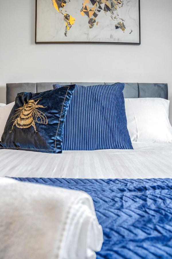 Modern & Spacious 2 Bedroom House - Free Parking - Front & Back Garden - Private Main Door Entrance Édimbourg Extérieur photo