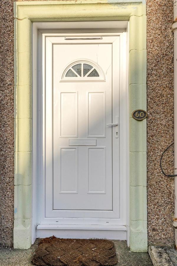 Modern & Spacious 2 Bedroom House - Free Parking - Front & Back Garden - Private Main Door Entrance Édimbourg Extérieur photo
