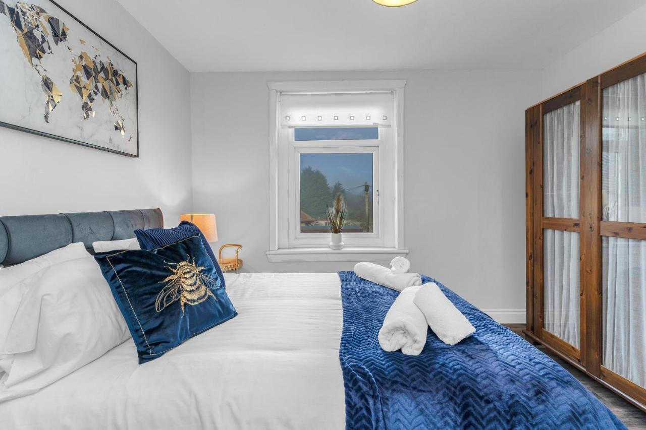 Modern & Spacious 2 Bedroom House - Free Parking - Front & Back Garden - Private Main Door Entrance Édimbourg Extérieur photo