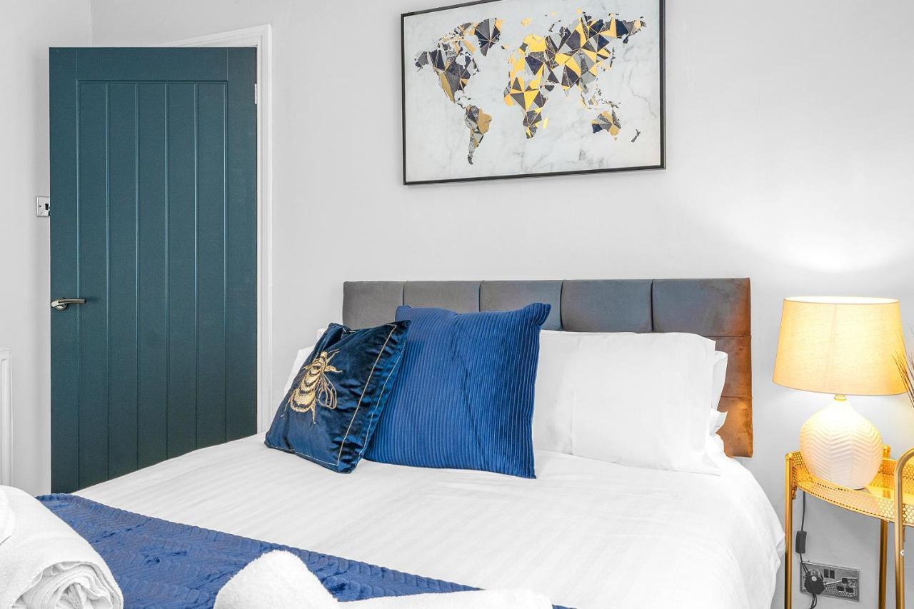 Modern & Spacious 2 Bedroom House - Free Parking - Front & Back Garden - Private Main Door Entrance Édimbourg Extérieur photo