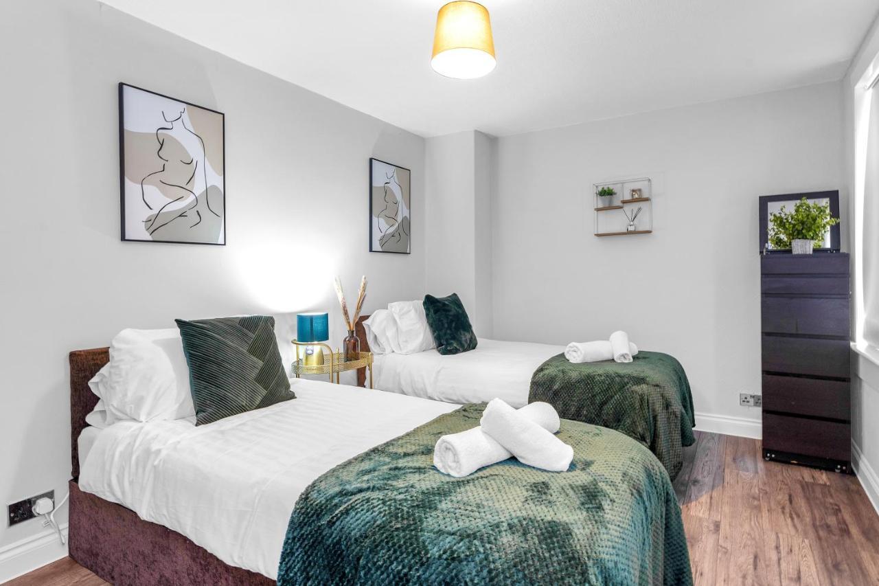 Modern & Spacious 2 Bedroom House - Free Parking - Front & Back Garden - Private Main Door Entrance Édimbourg Extérieur photo