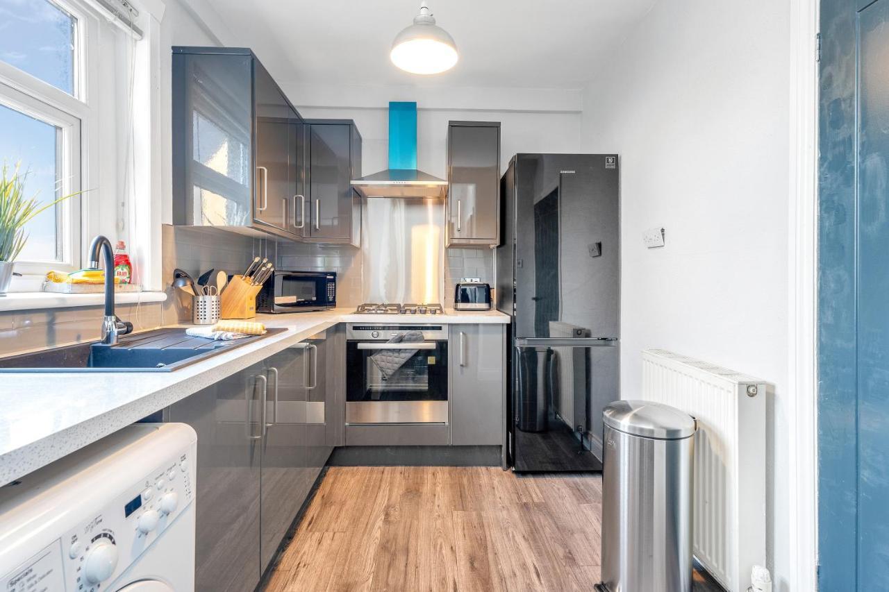 Modern & Spacious 2 Bedroom House - Free Parking - Front & Back Garden - Private Main Door Entrance Édimbourg Extérieur photo