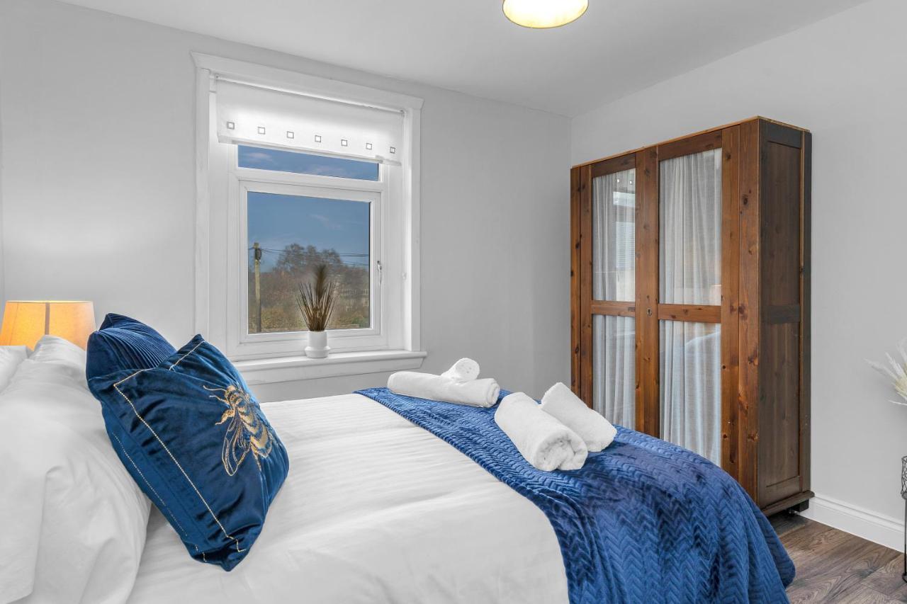 Modern & Spacious 2 Bedroom House - Free Parking - Front & Back Garden - Private Main Door Entrance Édimbourg Extérieur photo