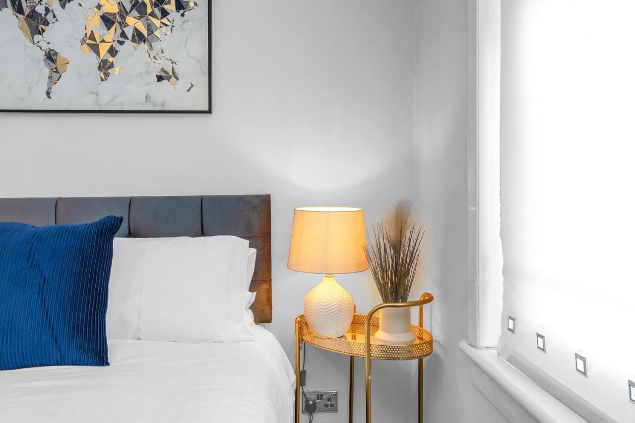 Modern & Spacious 2 Bedroom House - Free Parking - Front & Back Garden - Private Main Door Entrance Édimbourg Extérieur photo