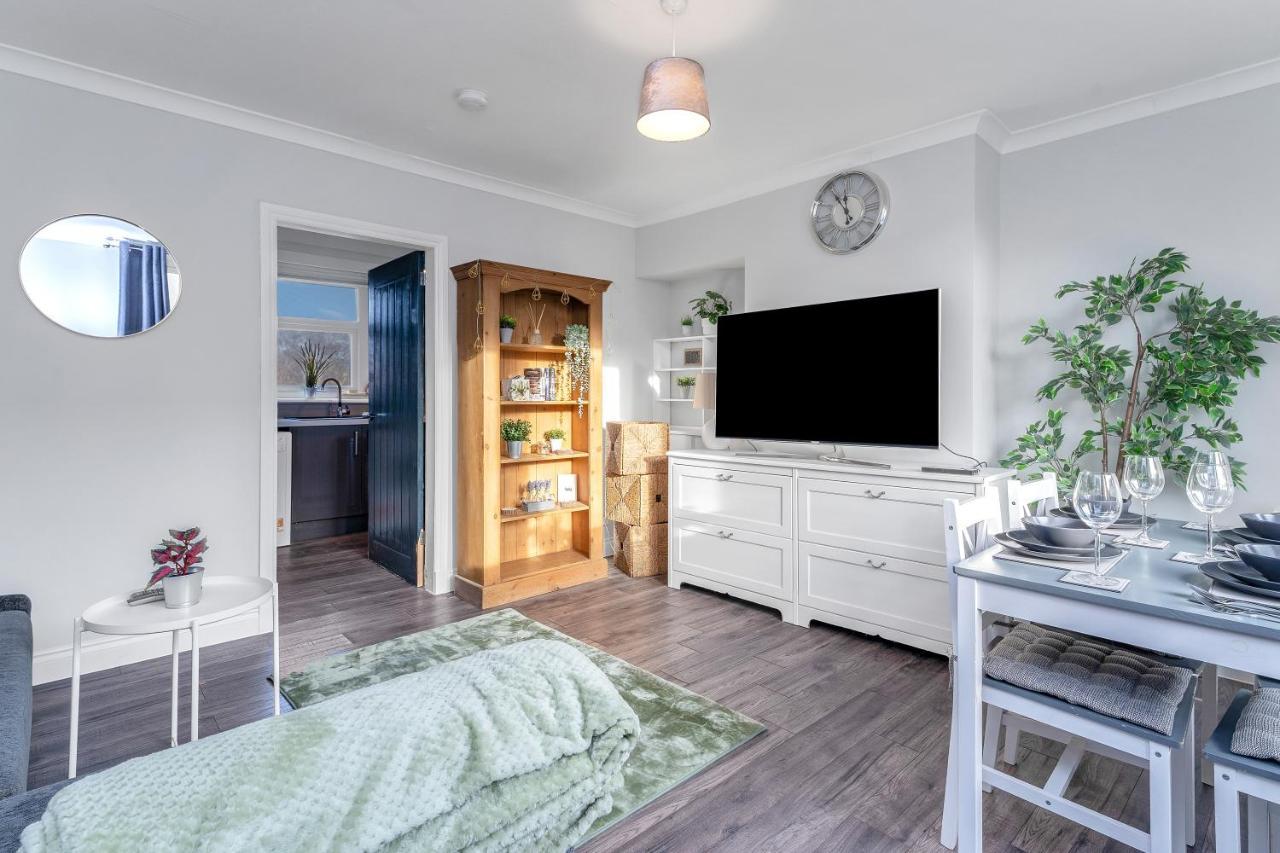 Modern & Spacious 2 Bedroom House - Free Parking - Front & Back Garden - Private Main Door Entrance Édimbourg Extérieur photo