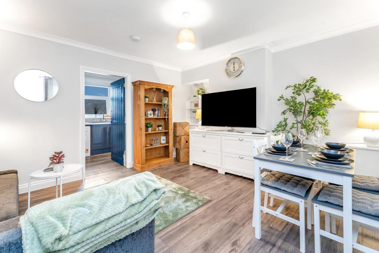 Modern & Spacious 2 Bedroom House - Free Parking - Front & Back Garden - Private Main Door Entrance Édimbourg Extérieur photo