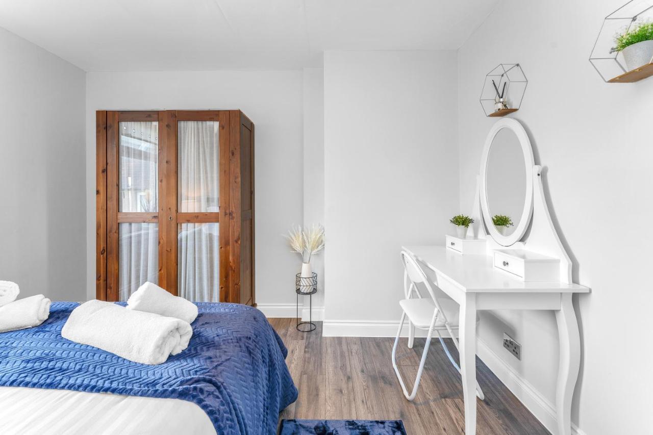 Modern & Spacious 2 Bedroom House - Free Parking - Front & Back Garden - Private Main Door Entrance Édimbourg Extérieur photo