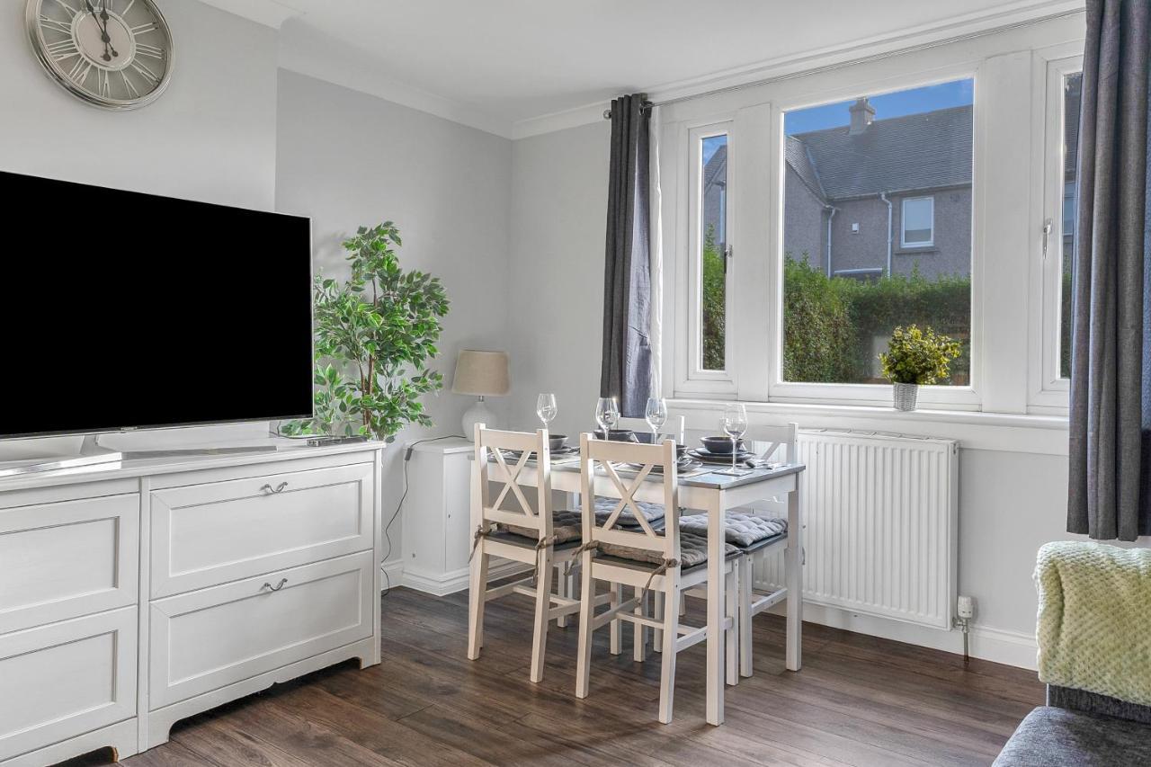Modern & Spacious 2 Bedroom House - Free Parking - Front & Back Garden - Private Main Door Entrance Édimbourg Extérieur photo