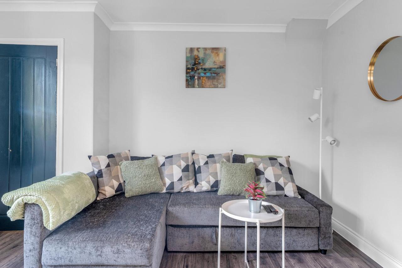Modern & Spacious 2 Bedroom House - Free Parking - Front & Back Garden - Private Main Door Entrance Édimbourg Extérieur photo