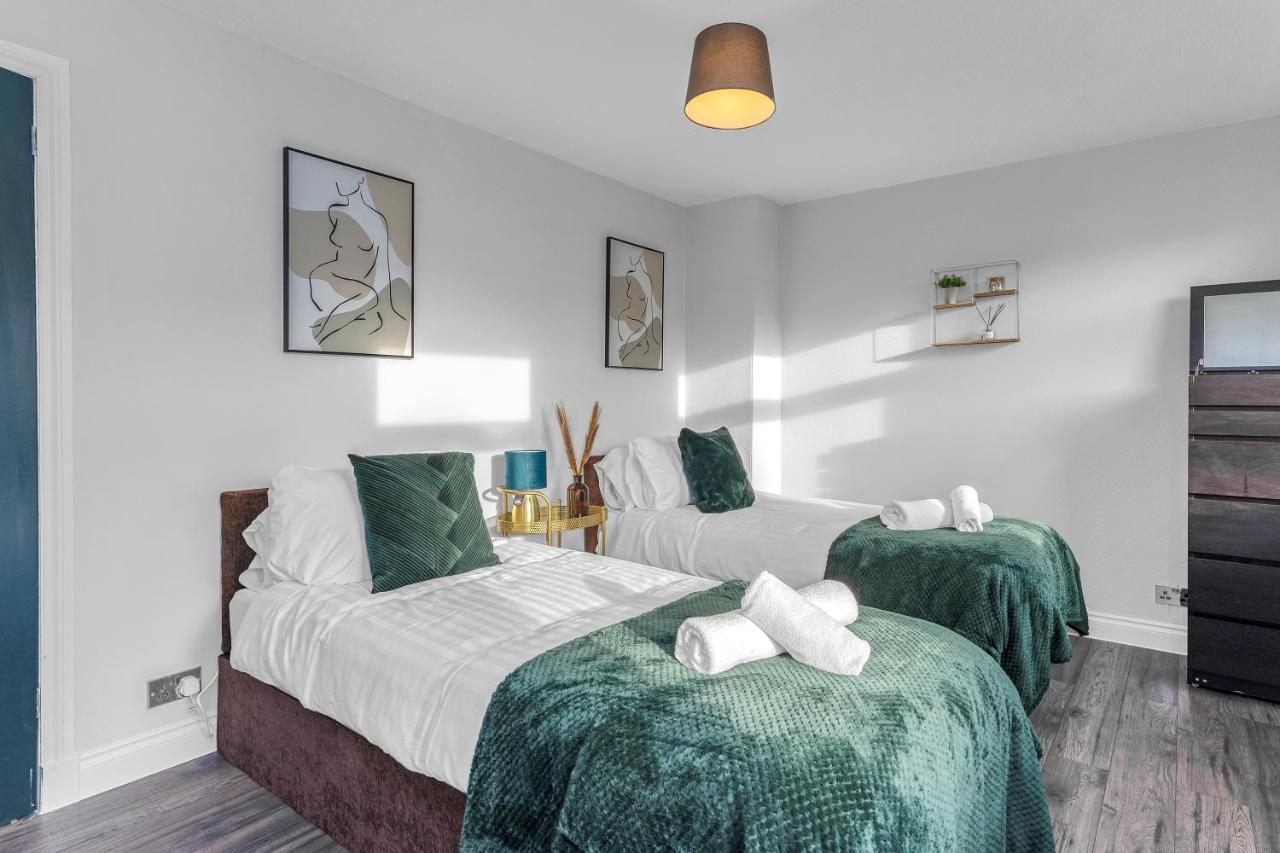 Modern & Spacious 2 Bedroom House - Free Parking - Front & Back Garden - Private Main Door Entrance Édimbourg Extérieur photo