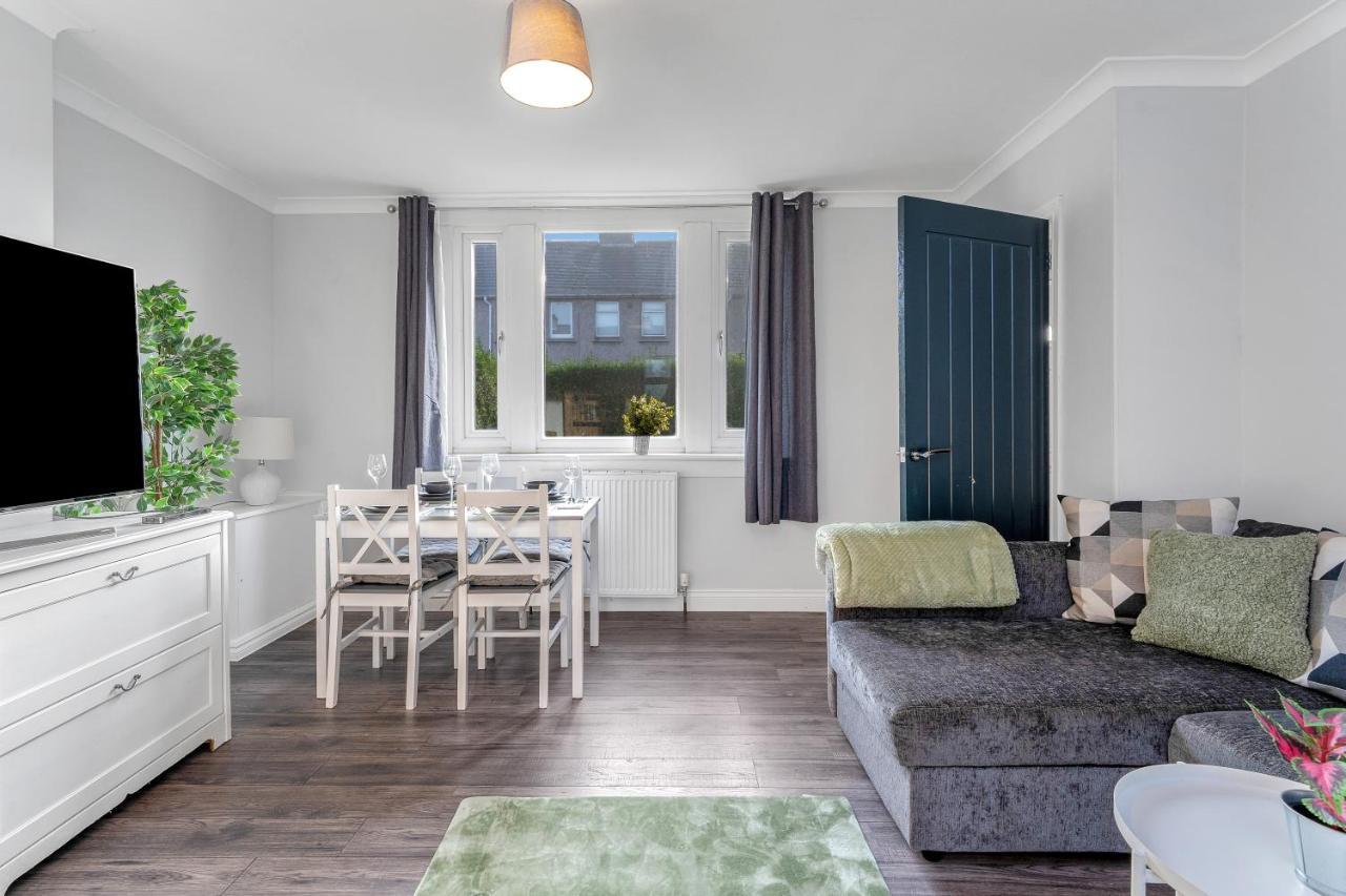 Modern & Spacious 2 Bedroom House - Free Parking - Front & Back Garden - Private Main Door Entrance Édimbourg Extérieur photo